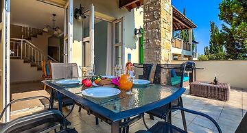 Villa Nefeli - Charming Townhouse in the Heart of Aphrodite Hills Reso