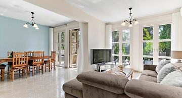 Villa Nefeli - Charming Townhouse in the Heart of Aphrodite Hills Reso