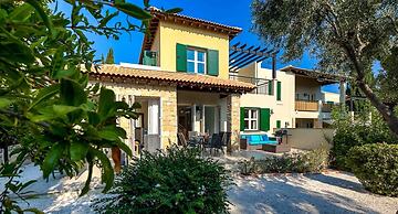 Villa Nefeli - Charming Townhouse in the Heart of Aphrodite Hills Reso