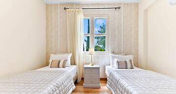 Villa Nefeli - Charming Townhouse in the Heart of Aphrodite Hills Reso