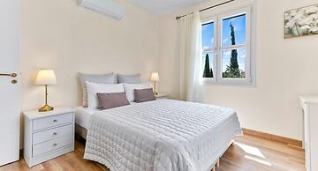 Villa Nefeli - Charming Townhouse in the Heart of Aphrodite Hills Reso