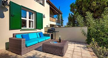 Villa Nefeli - Charming Townhouse in the Heart of Aphrodite Hills Reso