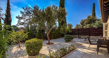Villa Nefeli - Charming Townhouse in the Heart of Aphrodite Hills Reso