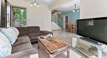 Villa Nefeli - Charming Townhouse in the Heart of Aphrodite Hills Reso