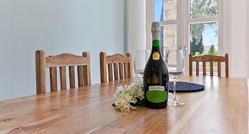 Villa Nefeli - Charming Townhouse in the Heart of Aphrodite Hills Reso