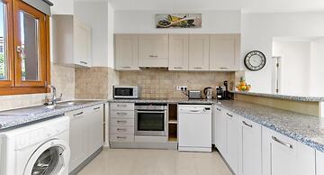 Apartment Kz01 - Modern Ground Floor Apartment in the Heart of Aphrodi