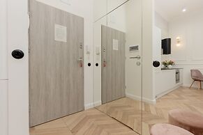 Studio Piotrkowska 37 by Renters