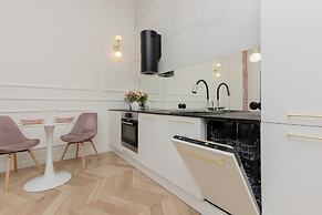 Studio Piotrkowska 37 by Renters