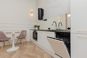 Studio Piotrkowska 37 by Renters