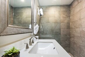 Amazing 3-Bedroom Luxury Condo Just Steps to the French Quarter