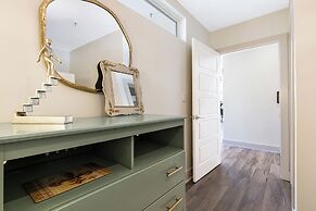 Amazing 3-Bedroom Luxury Condo Just Steps to the French Quarter