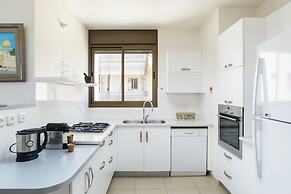 Comfy & Terrace neear Beach by FeelHome