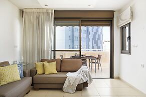 Comfy & Terrace neear Beach by FeelHome