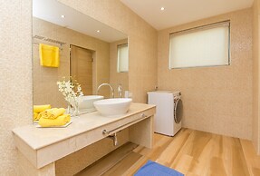 3-bdr luxury villa at a villa resort