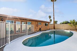 Family-friendly Desert Oasis 5 Bedroom Home by Redawning