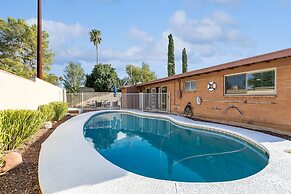 Family-friendly Desert Oasis 5 Bedroom Home by Redawning
