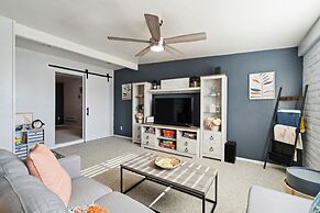 Family-friendly Desert Oasis 5 Bedroom Home by RedAwning