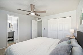 Family-friendly Desert Oasis 5 Bedroom Home by RedAwning