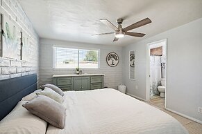 Family-friendly Desert Oasis 5 Bedroom Home by RedAwning