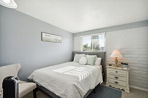 Family-friendly Desert Oasis 5 Bedroom Home by RedAwning