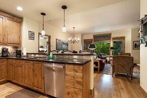 B107 Beaver Creek Landing 3 Bedroom Condo by RedAwning