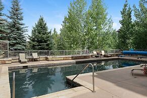 B107 Beaver Creek Landing 3 Bedroom Condo by RedAwning