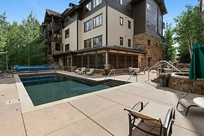 B107 Beaver Creek Landing 3 Bedroom Condo by RedAwning