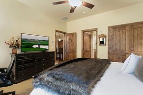 B107 Beaver Creek Landing 3 Bedroom Condo by RedAwning