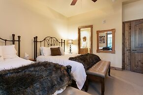 B107 Beaver Creek Landing 3 Bedroom Condo by RedAwning