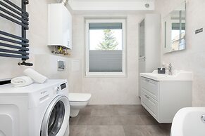 Spacious Family Apartment by Renters