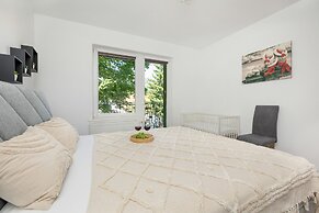 Spacious Family Apartment by Renters