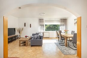 Spacious Family Apartment by Renters