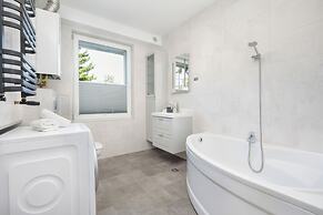 Spacious Family Apartment by Renters