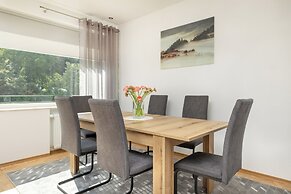 Spacious Family Apartment by Renters