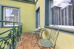 Spacious Family Apartment by Renters