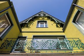Spacious Family Apartment by Renters