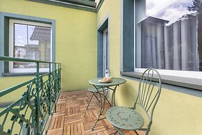 Spacious Family Apartment by Renters