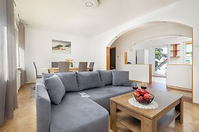 Spacious Family Apartment by Renters