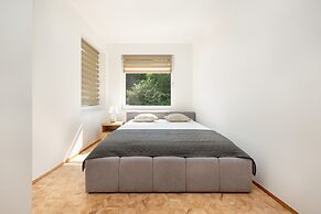 Spacious Family Apartment by Renters