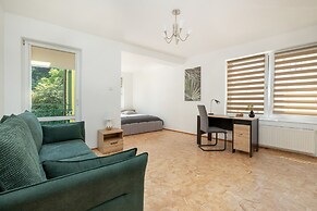 Spacious Family Apartment by Renters