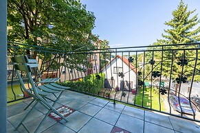 Spacious Family Apartment by Renters