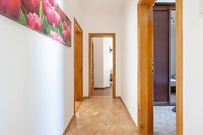 Spacious Family Apartment by Renters