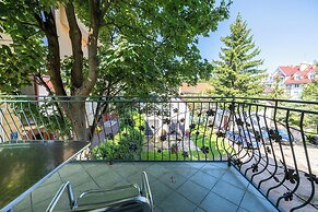 Spacious Family Apartment by Renters