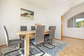 Spacious Family Apartment by Renters