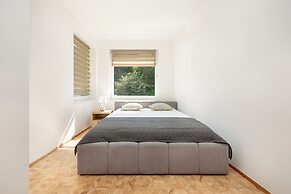 Spacious Family Apartment by Renters