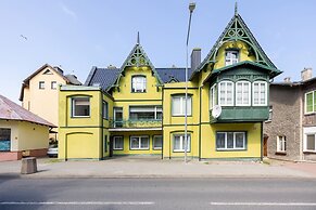 Spacious Family Apartment by Renters