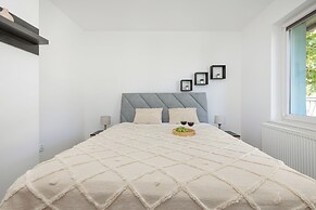 Spacious Family Apartment by Renters