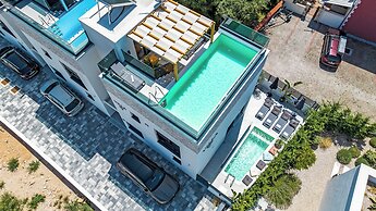 Villa 8 - Luxury Roof top Pools