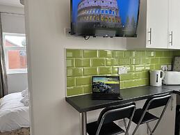 Modern 1 bed Studios for Comfy Stay in Preston