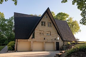 Lakefront 3BR Luxury Home at High Bluffs